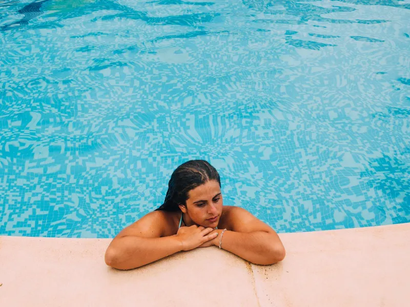 Ingredientul cu care să îți speli părul dacă ai fost la piscină. Trucul te costă doar 3 lei - Foto: Freepik (imagine cu rol ilustrativ)