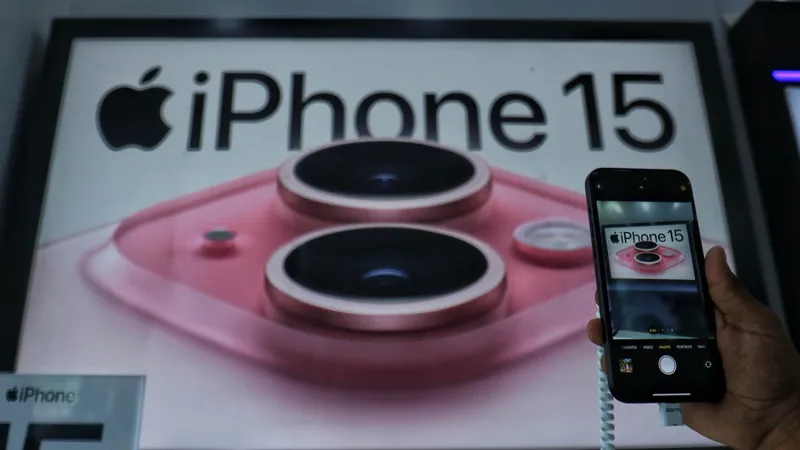 Autoritatea Aeronautică, unde e șef fratele lui Marian Neacșu, cumpără iPhone 15 de 1.150 €/buc. - Foto: Profimedia Images