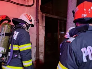 Pompierii au intervenit de urgență la un liceu după ce s-au găsit cutii cu semnul radioactiv - Foto: Arhiva