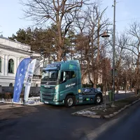 Livrarea primului camion Volvo FH Electric a fost găzduită de Ambasada Suediei la București. / Foto: Volvo Trucks