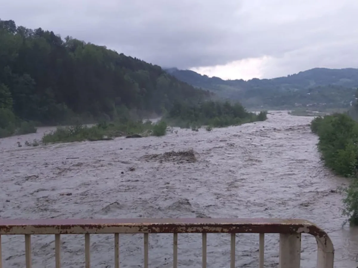 A fost emis Cod roșu de Cod roşu de inundaţii pentru râuri din judeţul Vrancea - Foto: ISU Vrancea