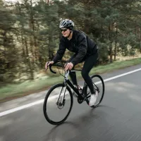 Cum trebuie să depășească șoferii bicicliștii. Nu mai e valabilă recomandarea distanței de 1,5 metri - Foto: pexels.com/Pavel Danilyuk - Rol ilustrativ