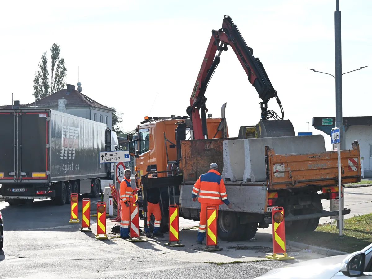 FOTOREPORTAJ Cozi kilometrice la graniţă - Foto: Profimedia Images