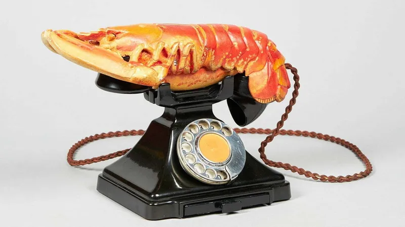 Telefonul cu homar al lui Salvadr Dali era funcțional Foto: curatorial.ro