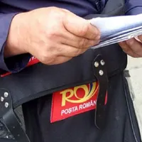Angajat al Poștei - Foto: Facebook/ Poșta Română