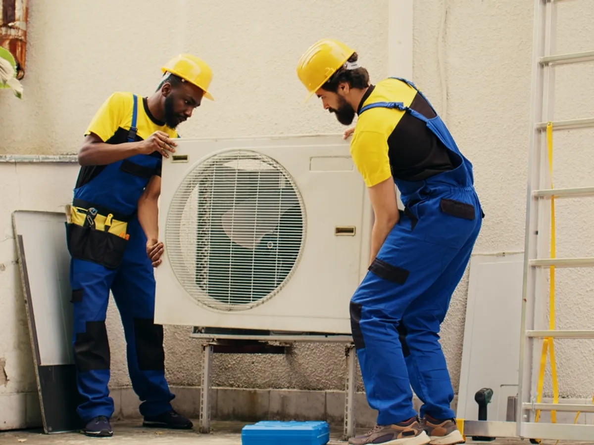 Stai la casă și vrei factură la gaze cu până la 70% mai mică? Îți faci sistem „hybrid”. Costă circa 3.500 €