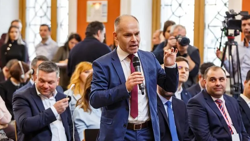 Verdictul lui Funeriu: Cine nu ia 6 la Evaluarea Națională este analfabet. Este vina părintelui / FB