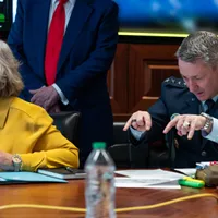 Șefa Statului Major Susie Wile și președintele Statului Major Interarme al SUA, Dan Caine, în Camera de Situații din Washington, în timp ce bombardierele americane executau atacurile asupra Iranului - Foto: Profimedia Images