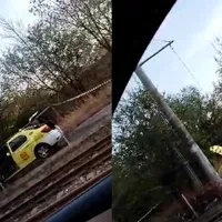 Taximetrist, bătut, jefuit și amenințat cu o armă de cei pe care-i luase cu mașina. Foto: captură video amator