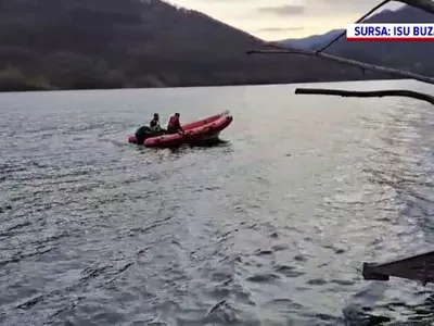 Pompier găsit mort după ce a căzut în lacul Siriu. Colegii l-au căutat două zile - Foto: ISU Buzau