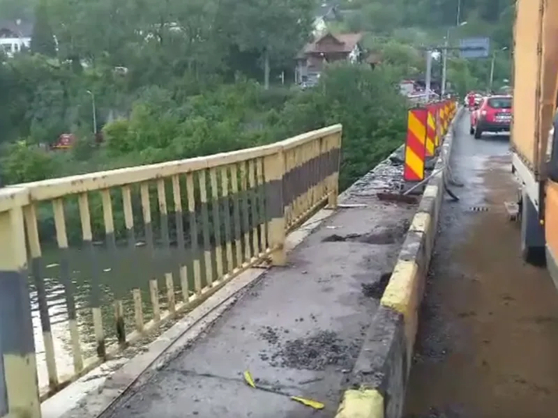 VIDEO Un TIR a căzut în Dunăre, după ce șoferul a lovit parapetul. Trupul a fost găsit de scafandri - Foto: Facebook / captură de ecran 11 Plus