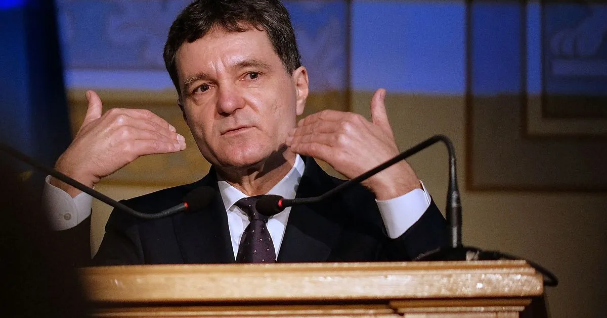 Luca Niculescu Cabinet Takes Oath to End Romania Political Paralysis