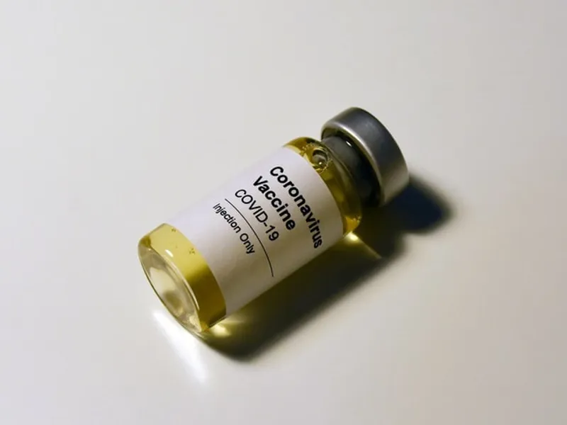 Vaccinul AstraZeneca are un risc scăzut de formare a cheagurilor de sânge (studiu)/FOTO: Unsplash