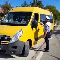 Poliția a verificat microbuzele școlare Foto: IGPR