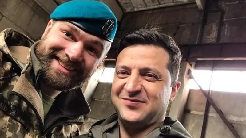 „Eroul din Mariupol”, maiorul Serghei Volina, alături de președinte / twitter