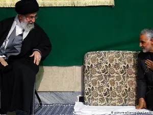 Ayatollahul Khamenei și generalul Soleimani. Foto: Deusche Welle