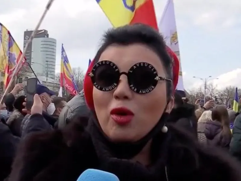 Adriana Bahmuțeanu la protestul Dianei Șoșoacă Foto: Antena 3