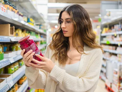 Ce înseamnă data de expirare a alimentelor. Specialiștii explică diferența dintre „expiră la” și „a se consuma înainte de”
