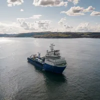 Rusia trage „Expresul polar”, primul său cablu subacvatic de comunicaţii cu fibră optică în Arctica. / Foto: reuters.com
