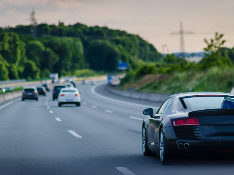AMENDA luată de un șofer prins de polițiști cu 321 km/h pe autostradă. Ce pedeapsă a primit? - Foto: Freepik