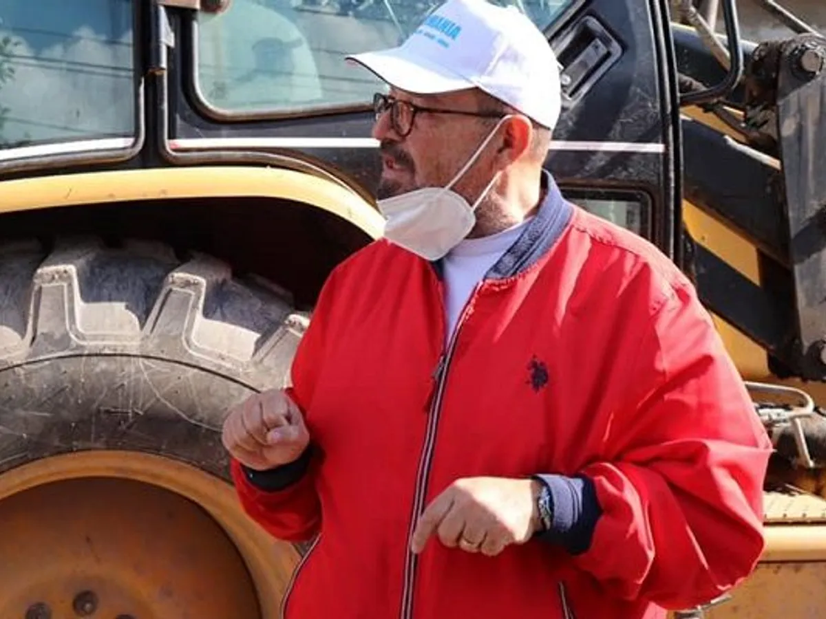 Primarul Piedone Popescu și-a luat mai multe permise de conducere la fabrica din Argeș Foto: Facebook