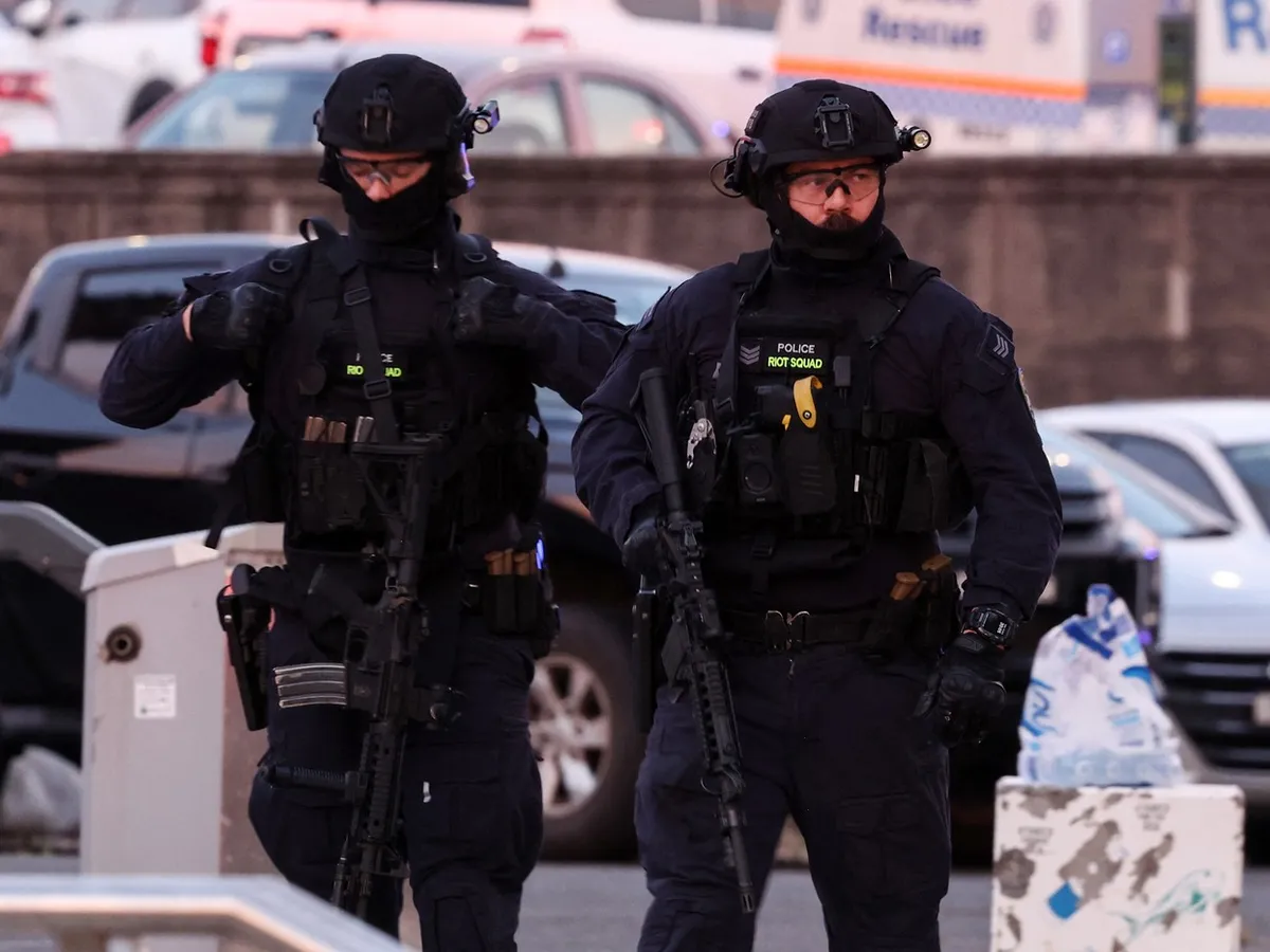 Polițiștii au găsit și un dispozitiv exploziv improvizat la locul atacului  - Foto: Profimedia Images (imagine cu rol ilustrativ)