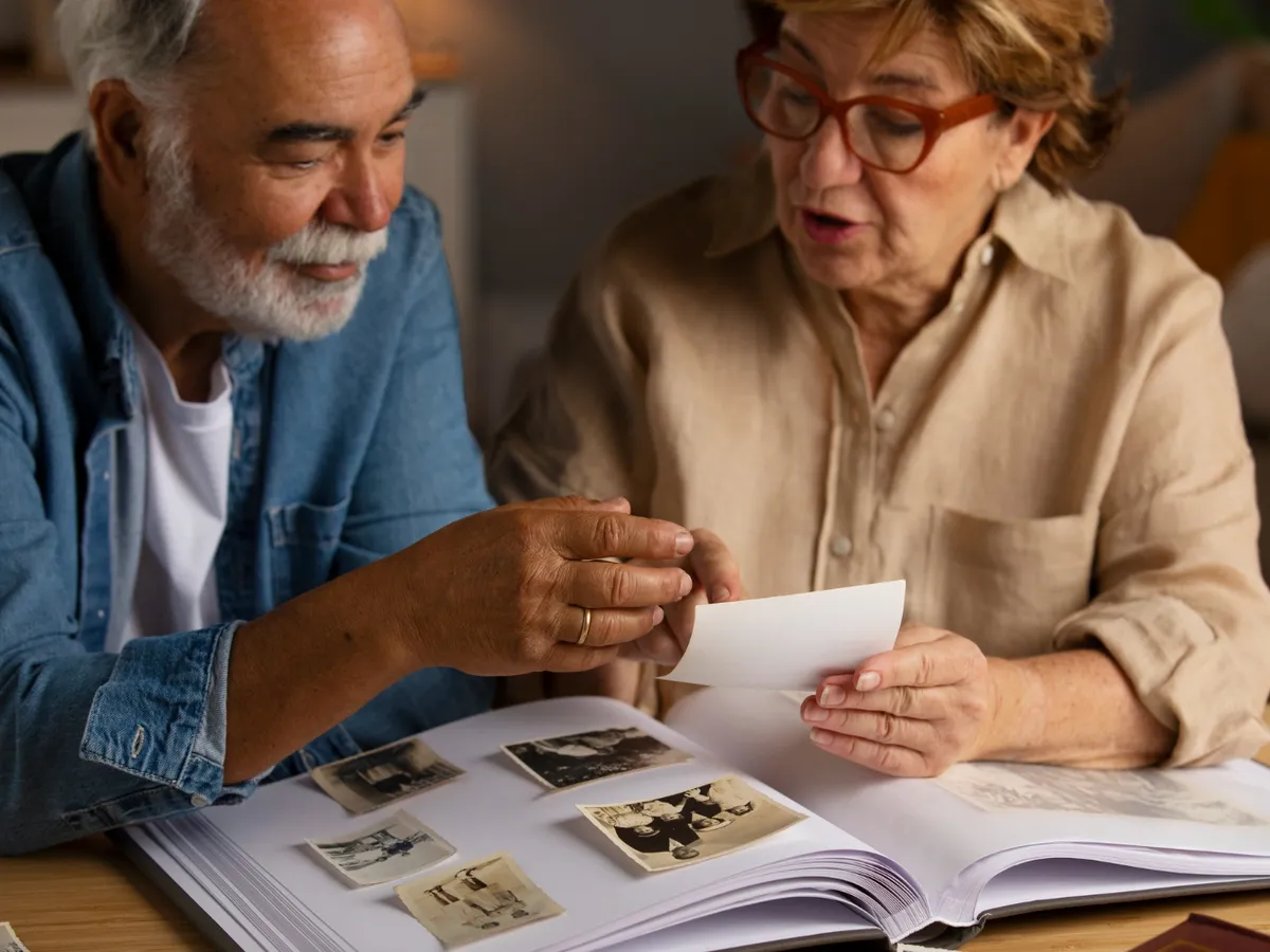 Obiceiul descoperit de psihologi care te face să rămâi tânăr la suflet după 60 de ani. Are legătură cu memoria - Foto: Freepik (Imagine cu rol ilustrativ)