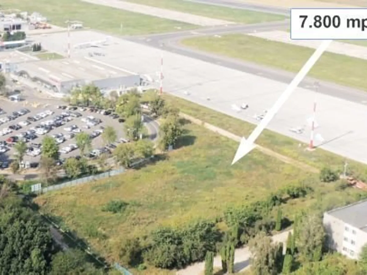 Cal troian în mijlocul aeroportului, lăsat de fosta conducere. Proces în derulare/FOTO: ziaruldeiasi.ro