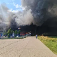 Incendiu de proporții, la un depozit de PET-uri din Alba Iulia. Traficul pe DN1, blocat. / Foto: ISU Alba