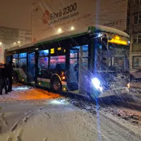 10 cm de zăpadă, în București. Mai multe mijloace de transport în comun, blocate de „dâmburi” - Foto: Facebook/Tudose Dumitru