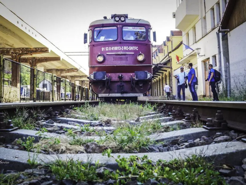 Călătorii care folosesc anumite rute pe CFR trebuie să știe că trenurile vor avea întârzieri Foto: Facebook/CFR