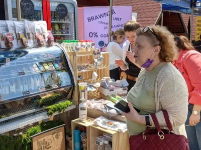 Micii din mazăre, brânza și dulciuriile din plante, cele mai vândute produse la VegFest, în Iași. Foto: Facebook/VegFest