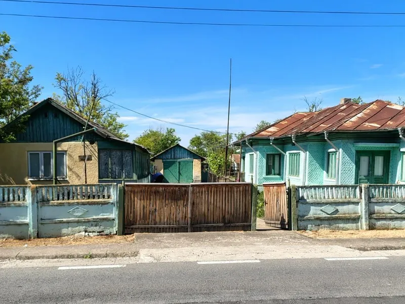 Cu ce sumă se vinde o casă bătrânească ”solidă ca bunica atunci când arunca cu papucul”? E virală - Foto: Facebook