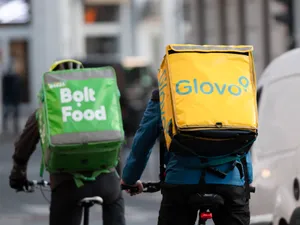 Livrator Bolt și Glovo - Foto: INQUAM PHOTOS - Robert Groșescu