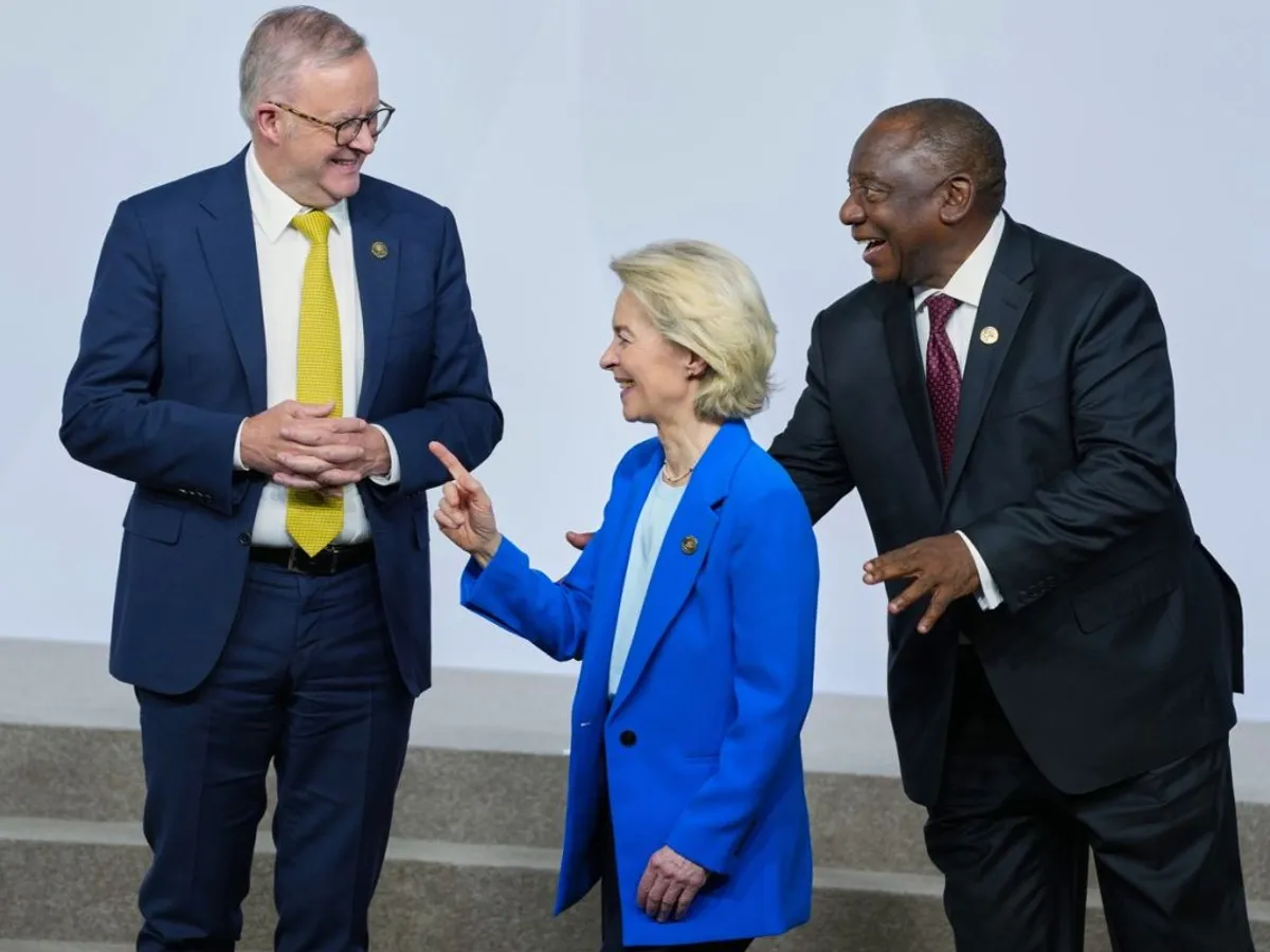 Premierul Australiei, Anthony Albanese, şi preşedintele CE, Ursula von der Leyen, împreună cu preşedintele Africii de Sud, Cyril Ramaphosa, la Summitul G20 de la Johannesburg - Foto: Profimedia Images