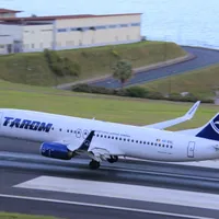 Cât costă un bilet de avion către Cluj în această perioadă. Tarom a suplimentat zborurile Foto: facebook/Tarom