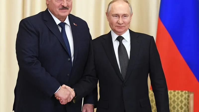 Aleksandr Lukaşenko și Vladimir Putin. - Foto: Profimedia Images