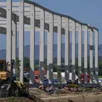 O companie din Germania cu afaceri de 15.000.000.000 € intră în România. Apar sute locuri de muncă - Foto: Profimedia Images