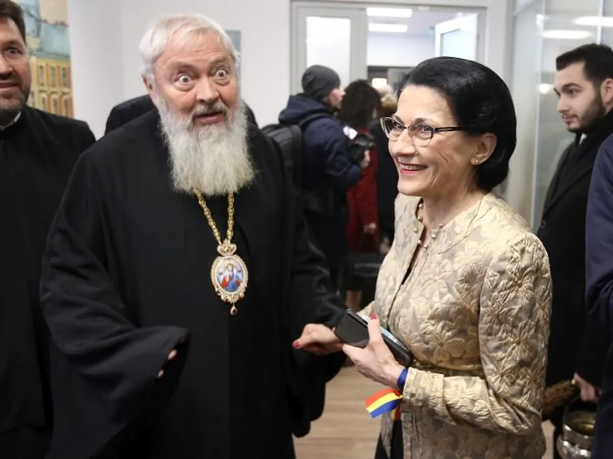 Mitropolitul Andrei Andreicuț, la inaugurarea noului sediu al Inspectoratului Scolar Judetean (ISJ) Cluj în prezența Ecaterinei Andronescu. Foto: Inquam Photos / Mircea Roșca