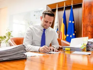 Primăria Capitalei retrocedează mii de imobile confiscate abuziv de comunişti - Foto: Facebook/Stelian Bujduveanu