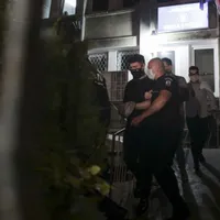 Vloggerul Colo, cu cătușe la mâini. Foto Inquam Photos/Octav Ganea