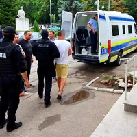 Reținuți de poliție la Botoșani - Foto: botosaninews.ro