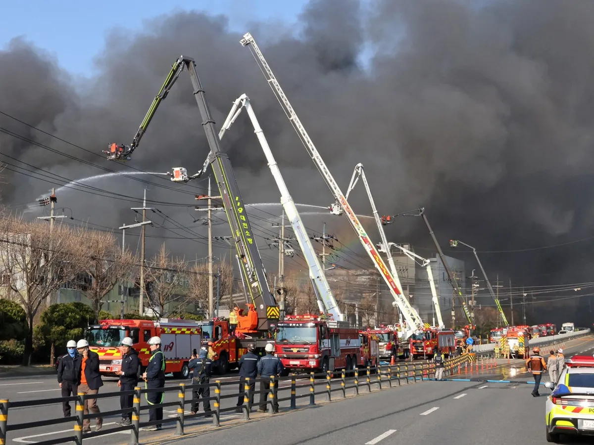 VIDEO Incendiu uriaș, la o fabrică de piese auto. Cel puțin 14 morți! 500 de pompieri, trimiși să intervină