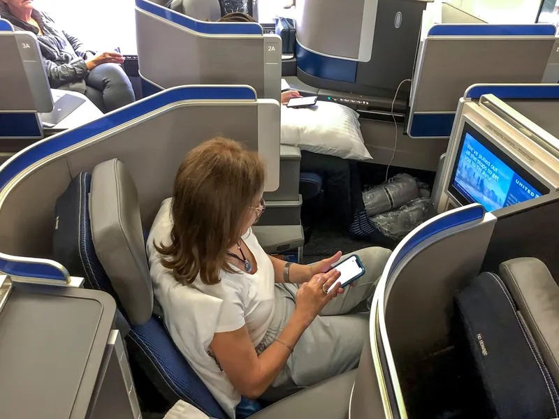 Românii, dispuși să plătească triplu pentru confort în avion. Cât costă un bilet la business class - Foto: Profimedia images