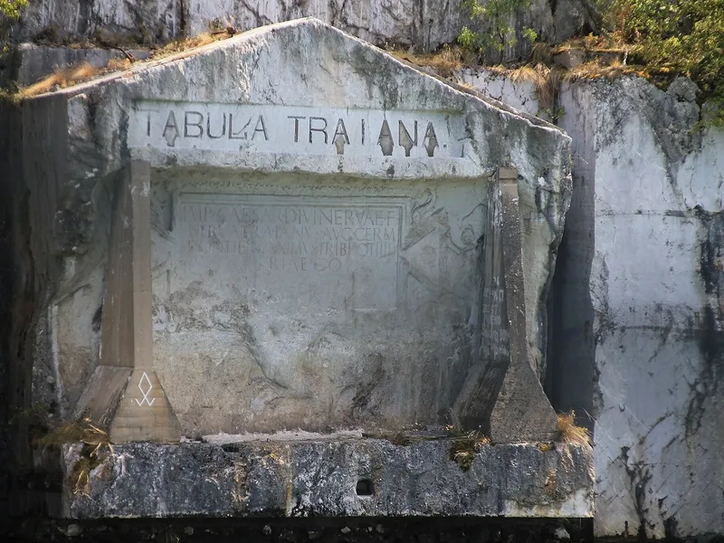 Care este mesajul scris în piatră al împăratului Traian lăsat în Dacia