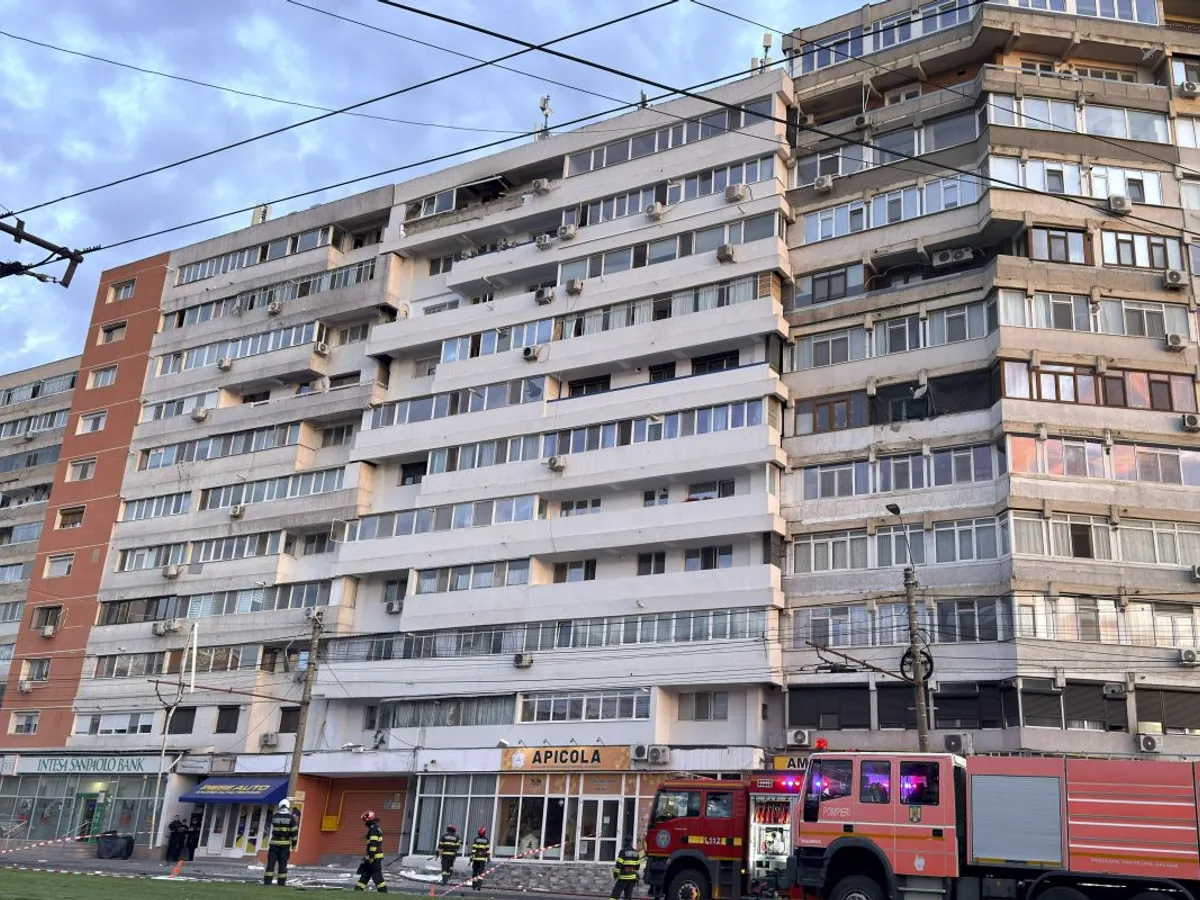 Locul impactului, în Blocul Stirex, la drona explodată în centrul Galaţiului - Foto: INQUAM PHOTOS/George Călin