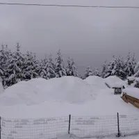Staţiunea Păltiniş, fără curent electric din cauza ninsorilor. Stratul de zăpadă are 28 cm. / Foto: stirileprotv.ro