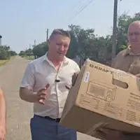 Tatăl a primit de la Putin un cuptor cu microunde în locul fiului mort pe front. Cadou pentru jertfă - Foto: Presa