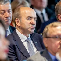 Tudorel Toader a intrat la CCR cu 80.000€ datorie. Azi, e milionar cu Mercedes. Câștigă 28.000€/lună - Foto: INQUAM PHOTOS / Casian Mitu