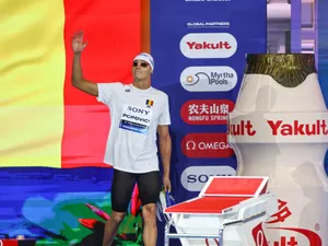 Gestul făcut de David Popovici în fața tuturor, după ce a revenit uimitor și a devenit campion mondial la 200 m liber